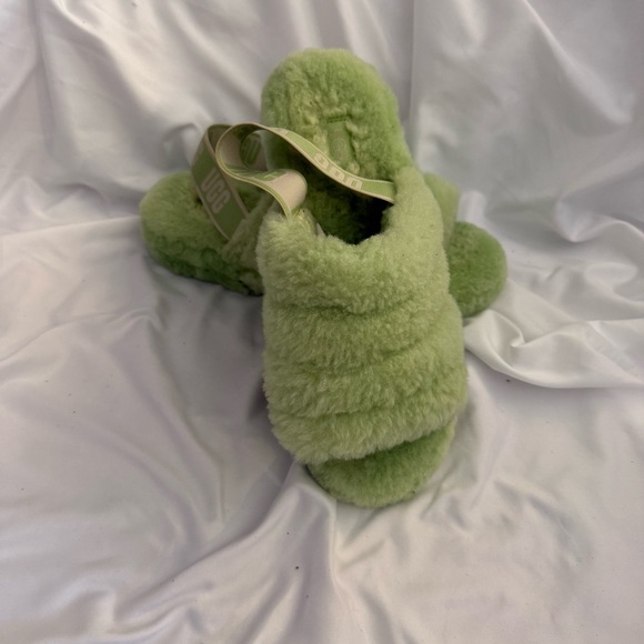 UGG Shoes - EUC UGG Fluff Yeah Slides